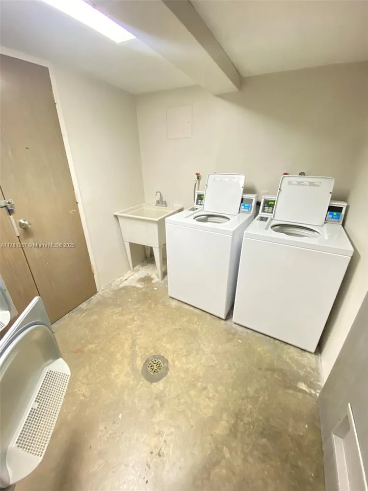 Triton Towers #1401 image #32