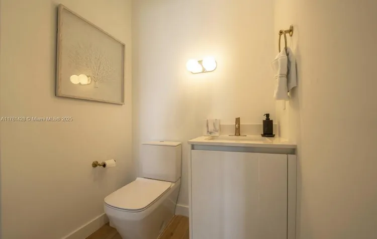 Mr. C Residences Bayshore Tower #1109 image #13