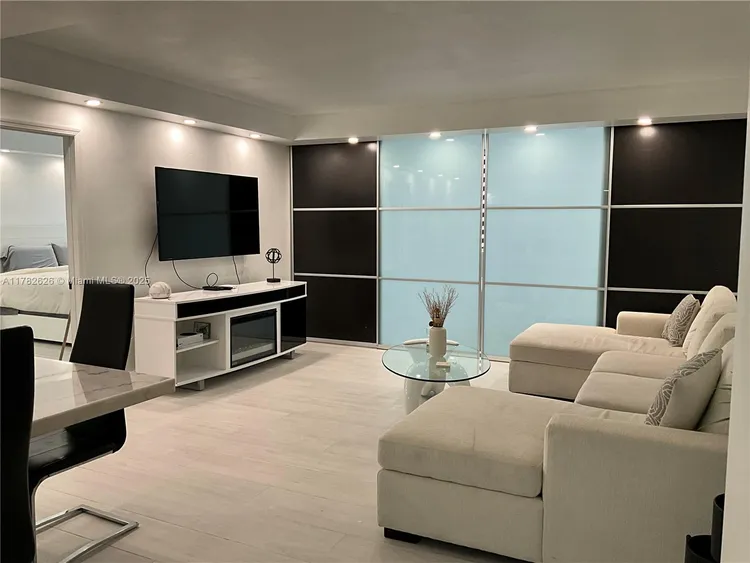 Carriage Club North #109 image #6