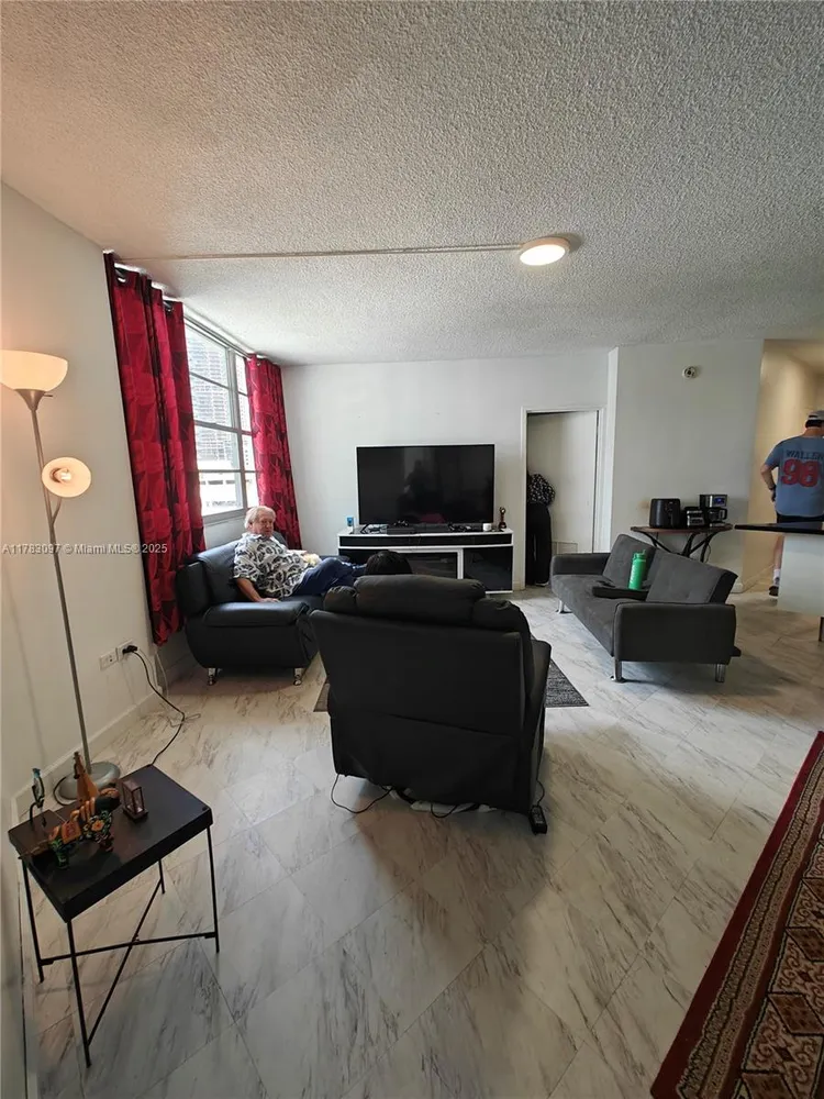 Four Ambassadors #764 image #13