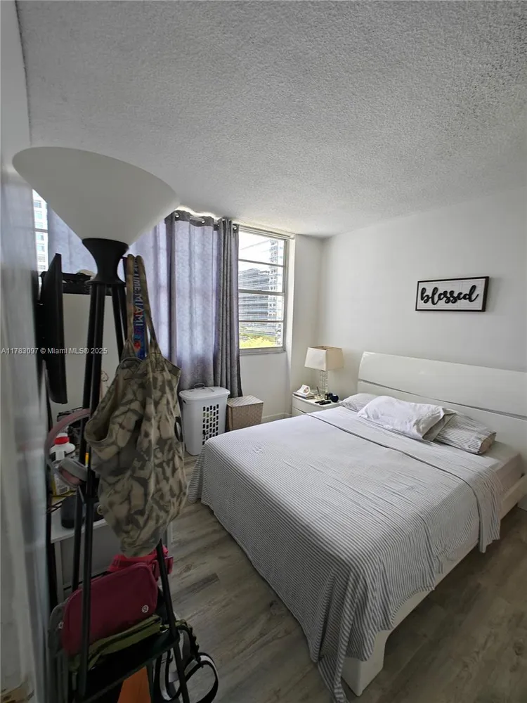 Four Ambassadors #764 image #14