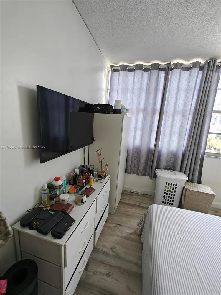 Four Ambassadors #764 image #15