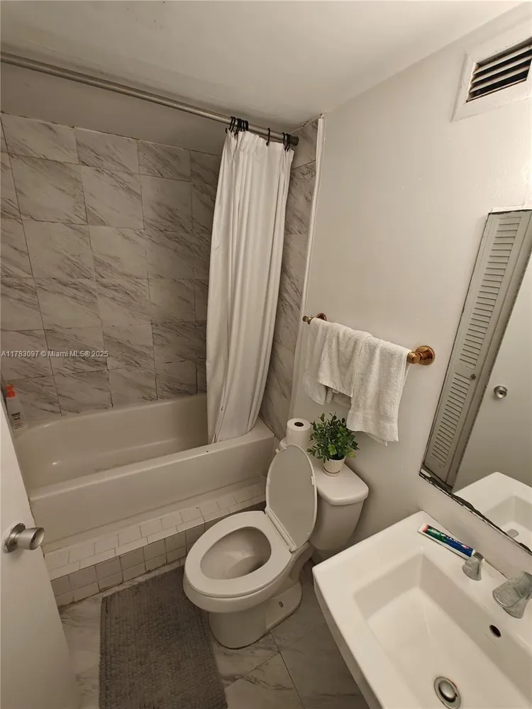 Four Ambassadors #764 image #6