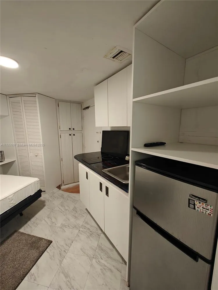 Four Ambassadors #764 image #7