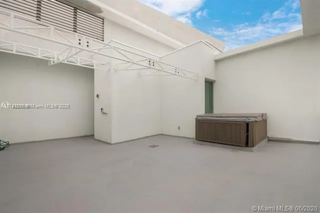 Mint #5203 image #19