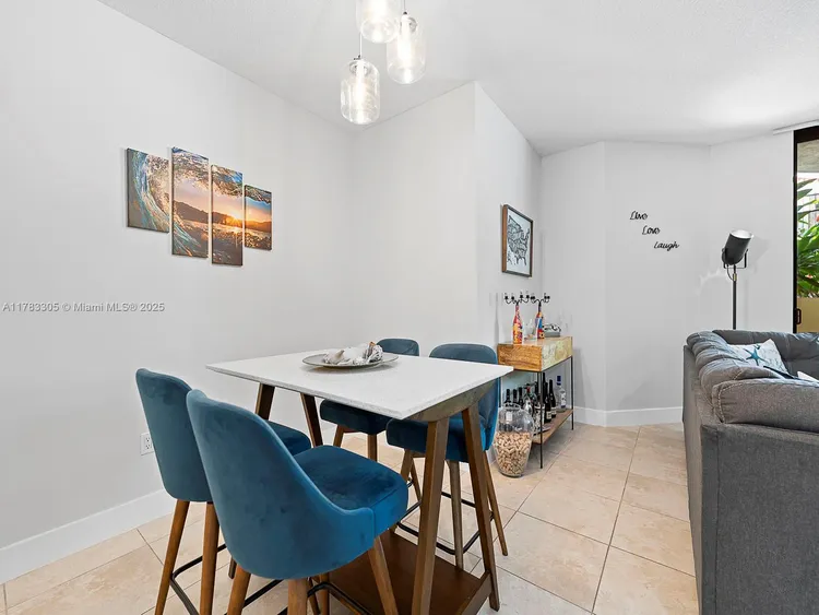 55 Merrick #517 image #12