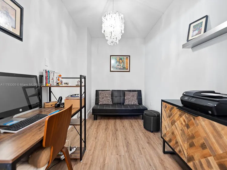 55 Merrick #517 image #14