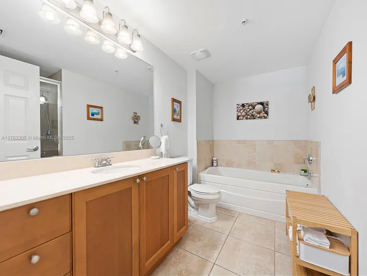 55 Merrick #517 image #17