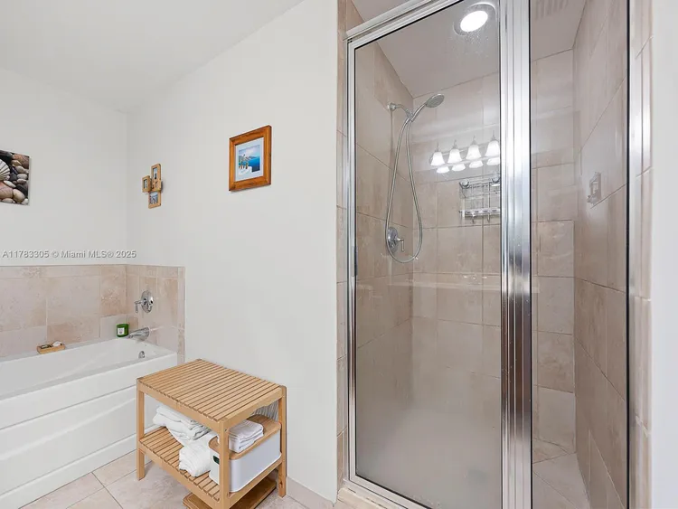 55 Merrick #517 image #18