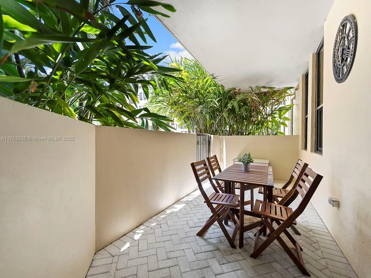 55 Merrick #517 image #20