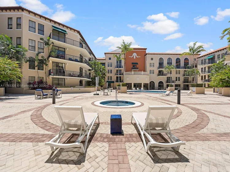 55 Merrick #517 image #21