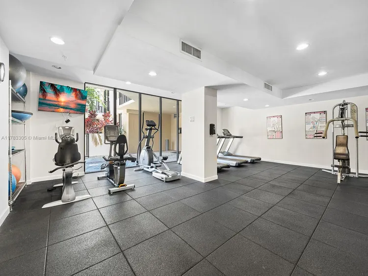 55 Merrick #517 image #23