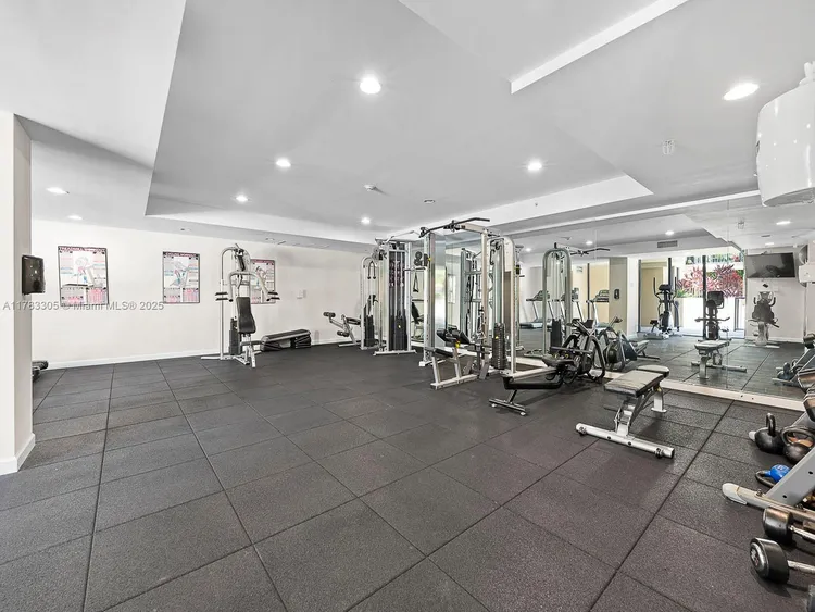 55 Merrick #517 image #24