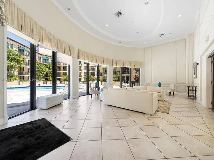 55 Merrick #517 image #25