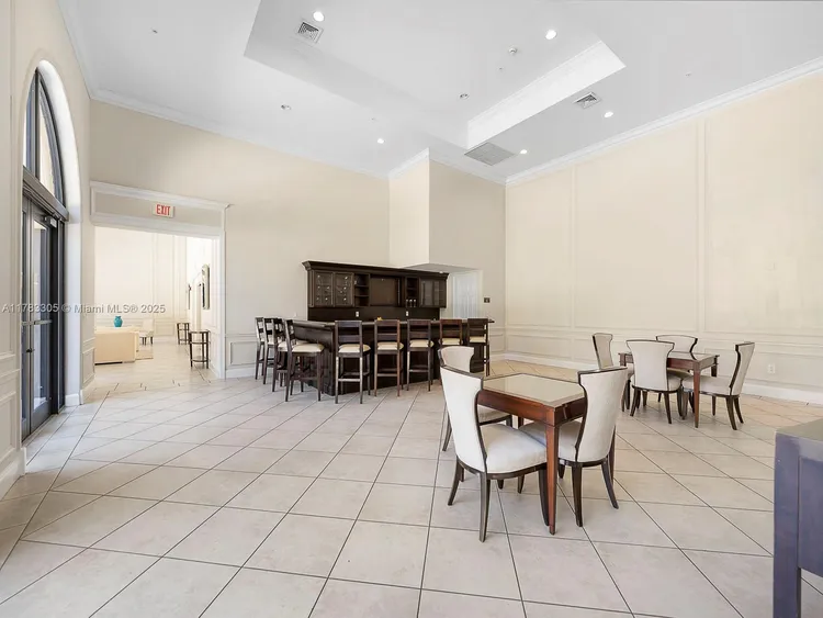 55 Merrick #517 image #26