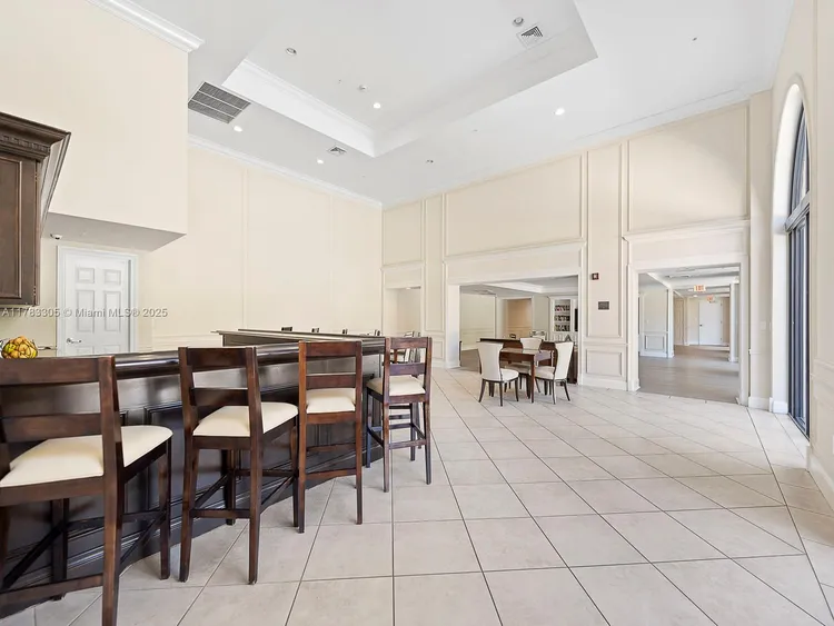 55 Merrick #517 image #27