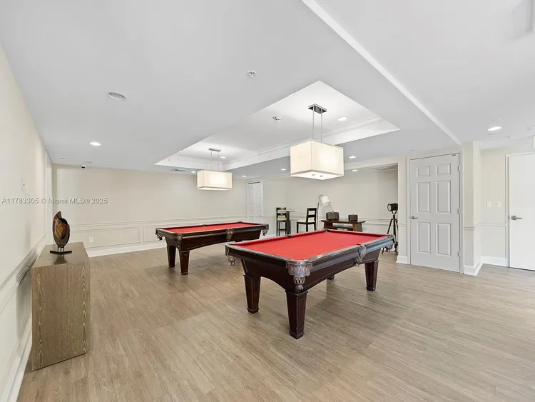 55 Merrick #517 image #29