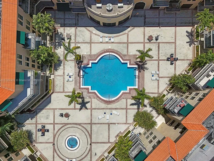 55 Merrick #517 image #30