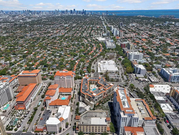 55 Merrick #517 image #32