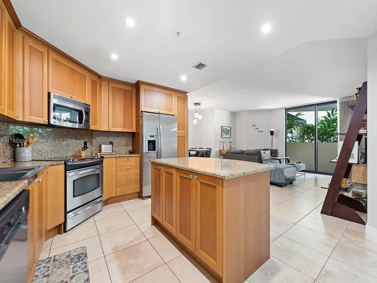 55 Merrick #517 image #6