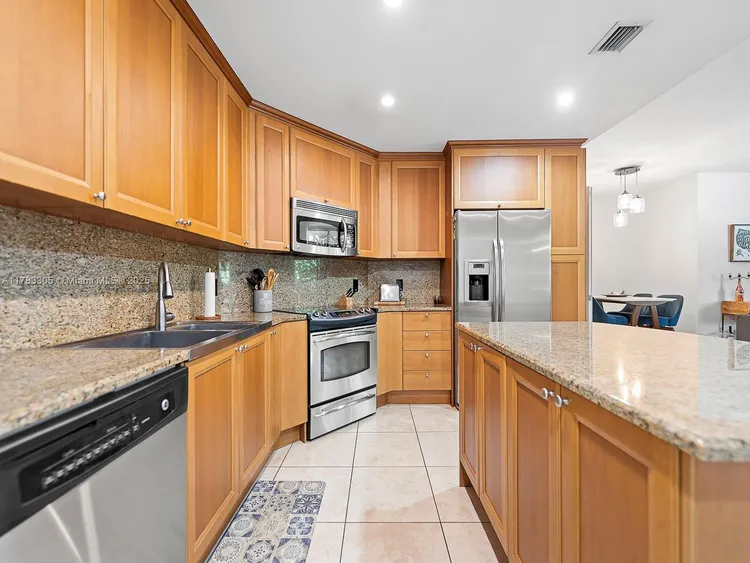 55 Merrick #517 image #7