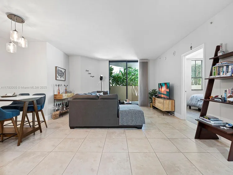 55 Merrick #517 image #9