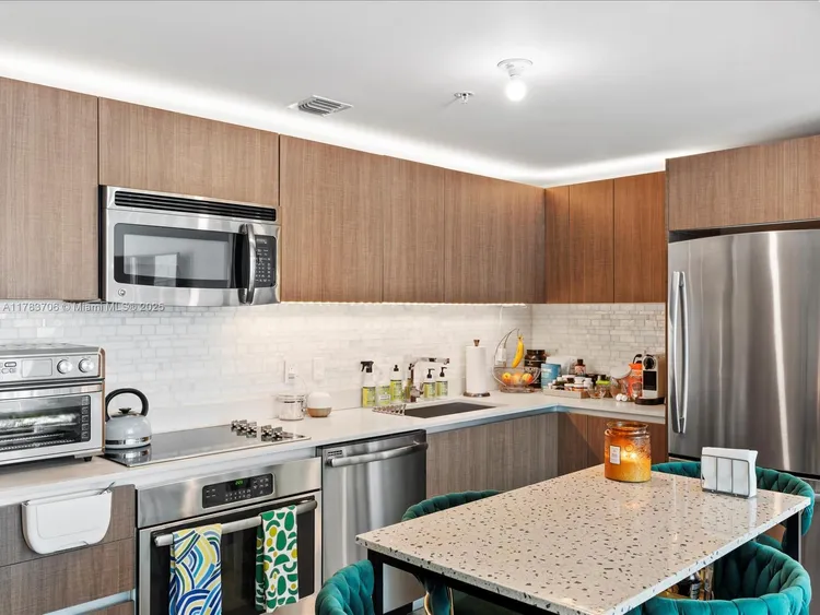 Le Parc at Brickell #714 image #13