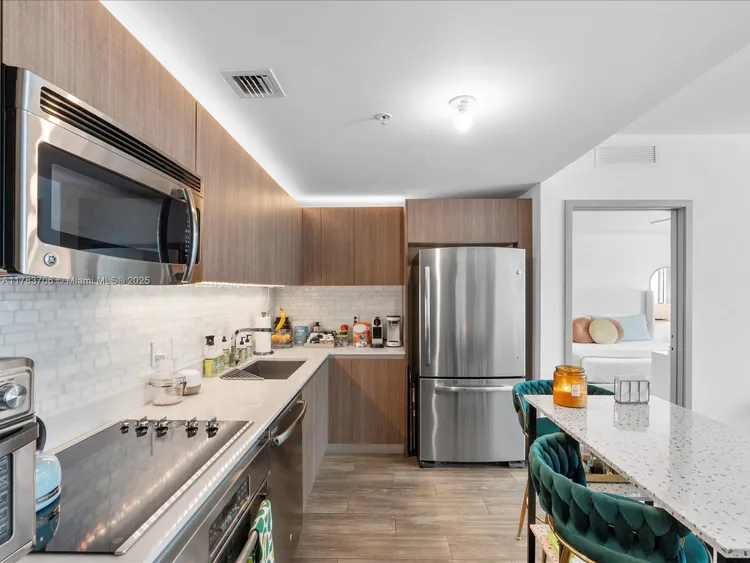 Le Parc at Brickell #714 image #15