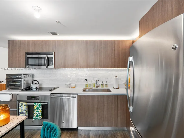 Le Parc at Brickell #714 image #16