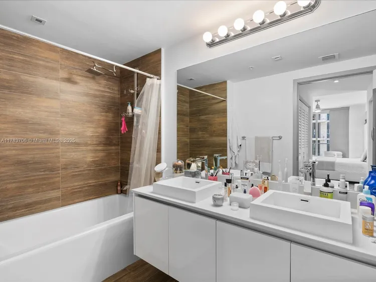 Le Parc at Brickell #714 image #23