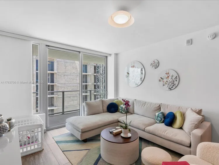 Le Parc at Brickell #714 image #6