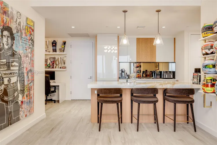Park Grove Club Residences #1902 image #10
