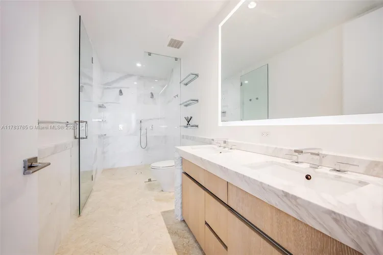Park Grove Club Residences #1902 image #12