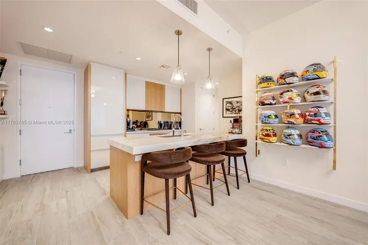 Park Grove Club Residences #1902 image #19