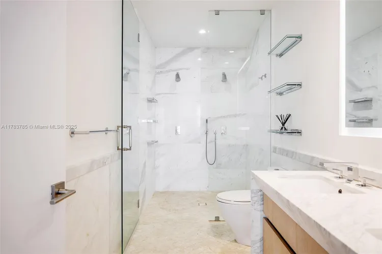 Park Grove Club Residences #1902 image #23