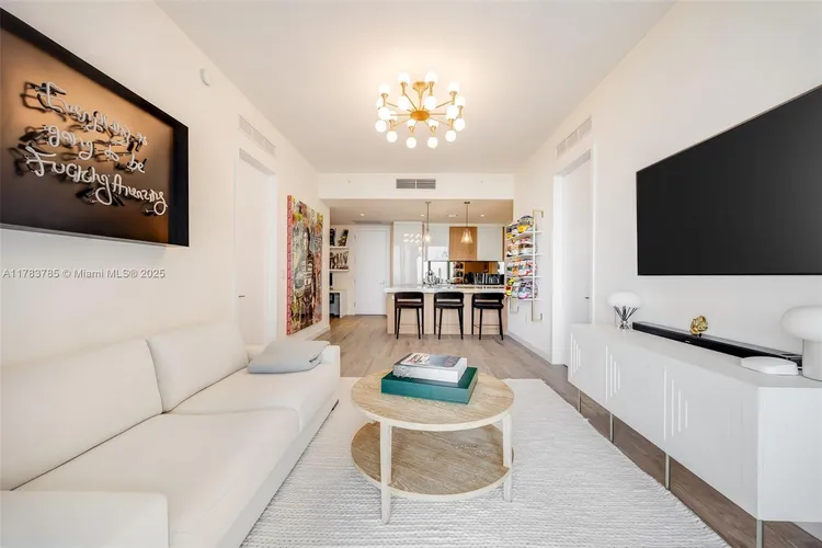 Park Grove Club Residences #1902 image #7