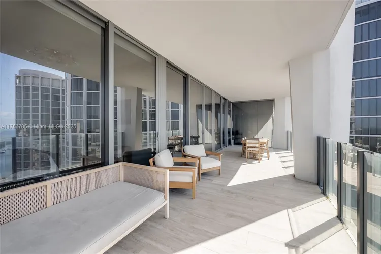 Park Grove Club Residences #1902 image #9