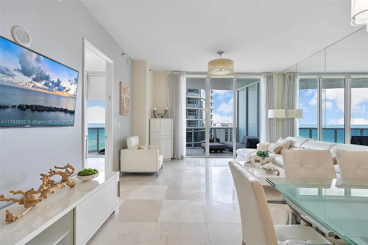 Trump Tower 3 #802 image #7