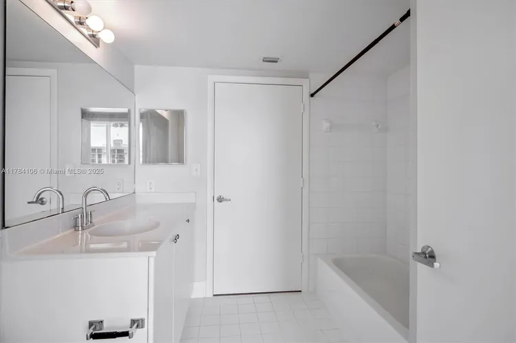 The Tides at Bridgeside Square #1407 image #11