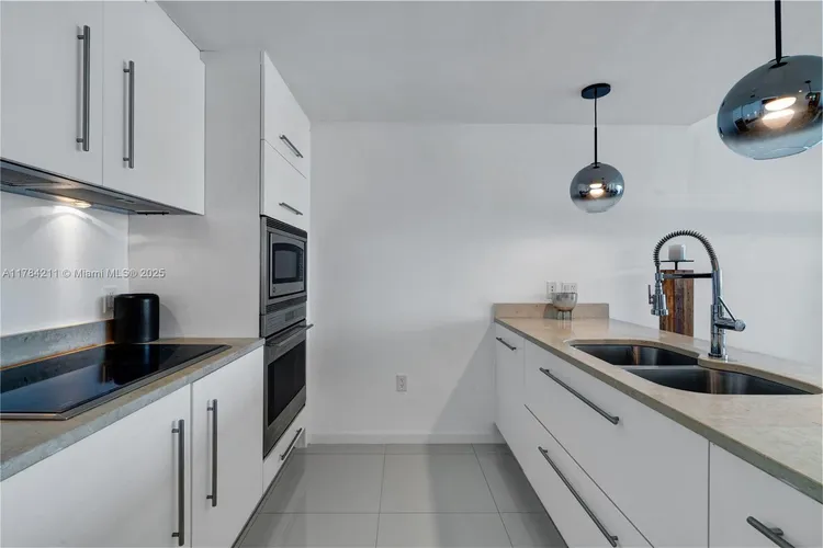 Icon Brickell I #3907 image #9