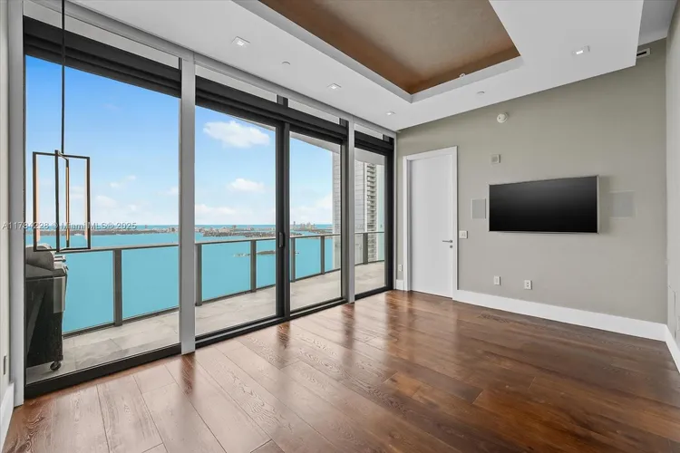 Icon Bay #4104 image #13