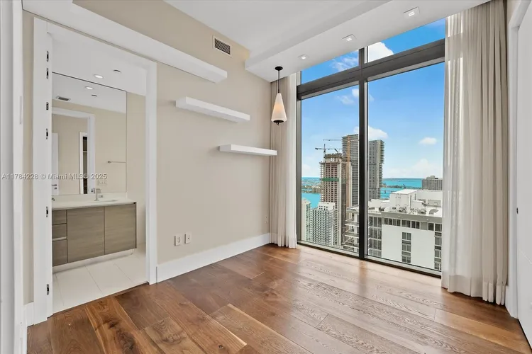 Icon Bay #4104 image #16