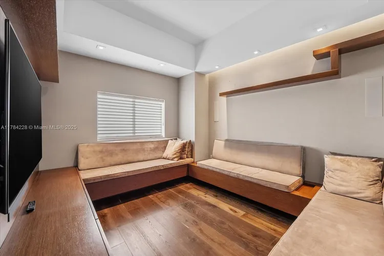 Icon Bay #4104 image #20