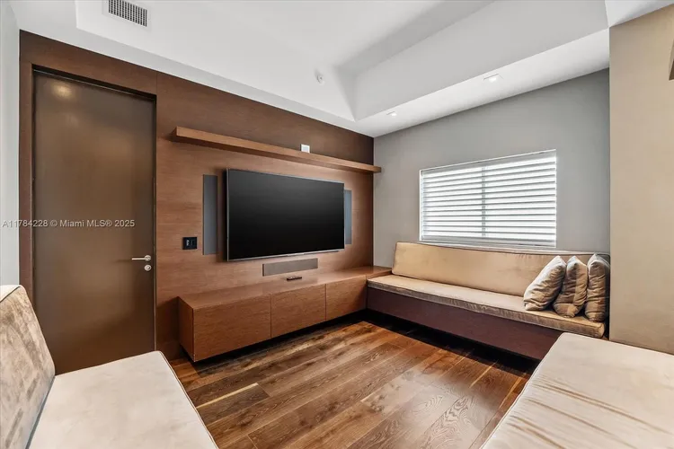 Icon Bay #4104 image #21