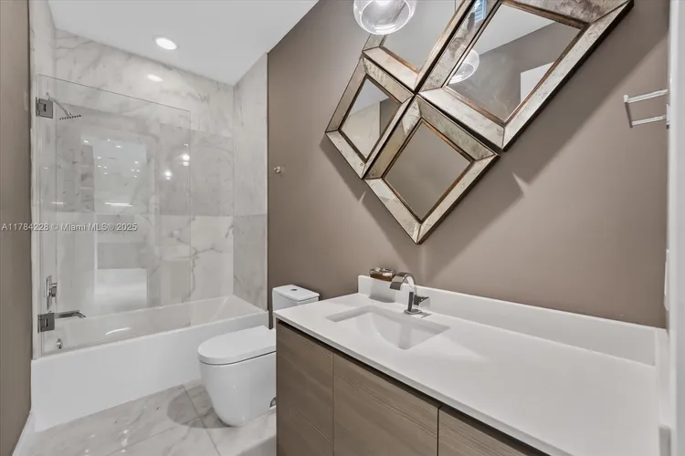 Icon Bay #4104 image #24