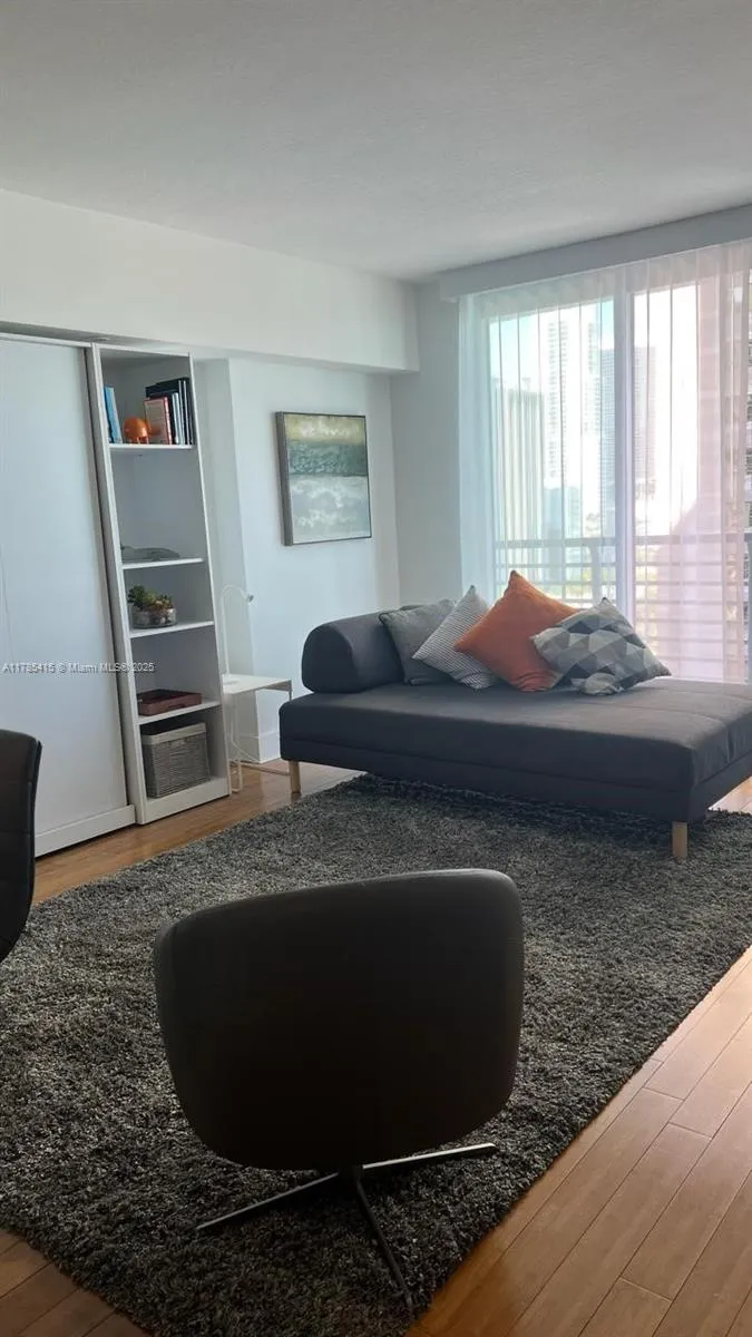 One Miami #1906 image #19