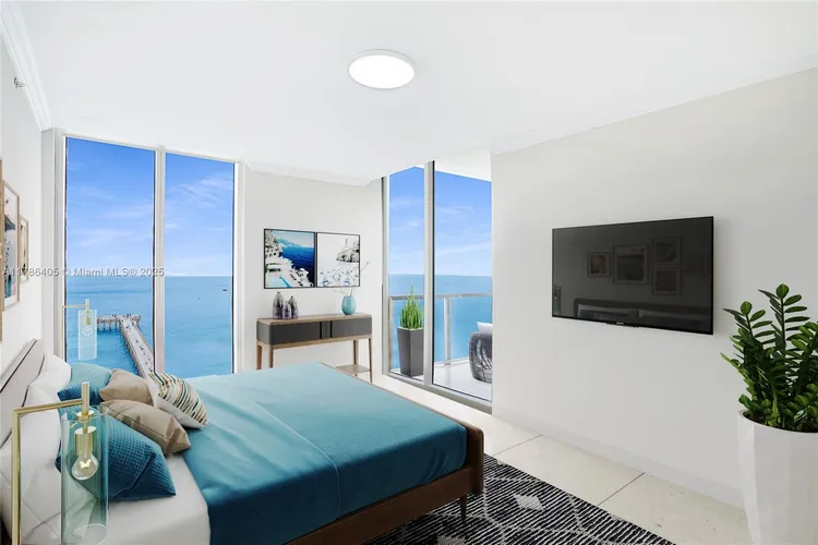 La Perla #1002 image #11