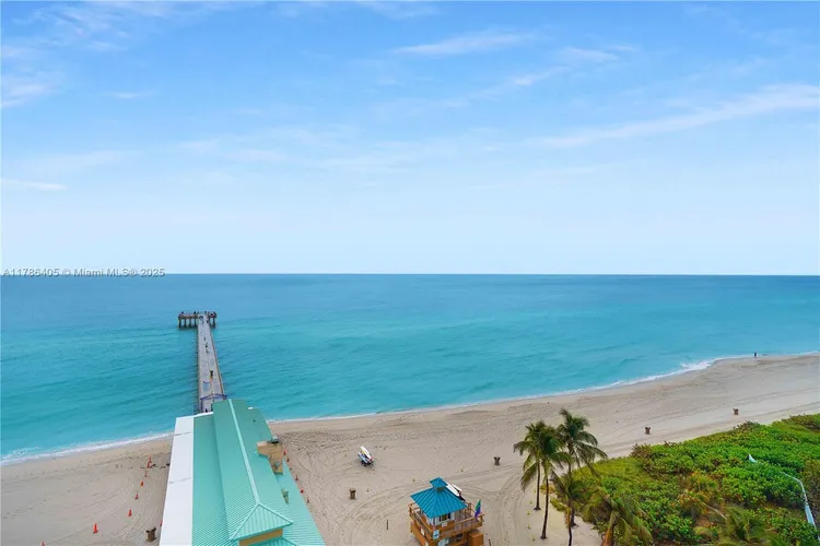 La Perla #1002 image #13