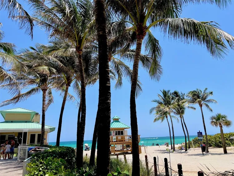 La Perla #1002 image #15