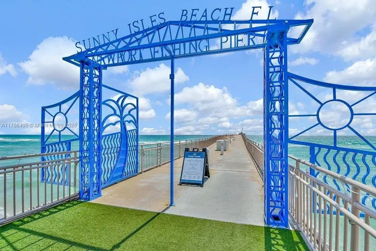 La Perla #1002 image #24